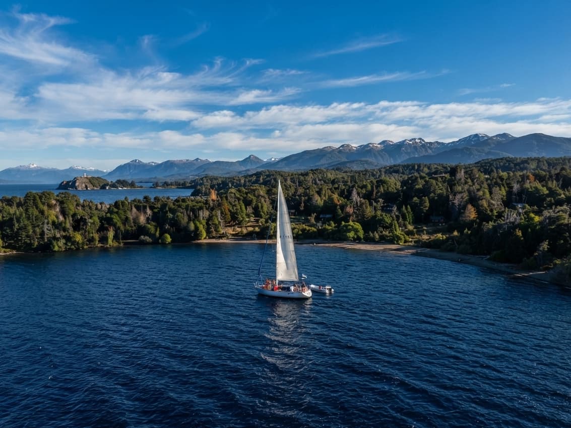 Velero por el Lago Nahuel Huapi